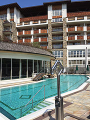 Pool im  Golf & Spa Resort Grand Tirolia Kitzb&uuml;hel (&copy;Foto: Martin Schmitz)